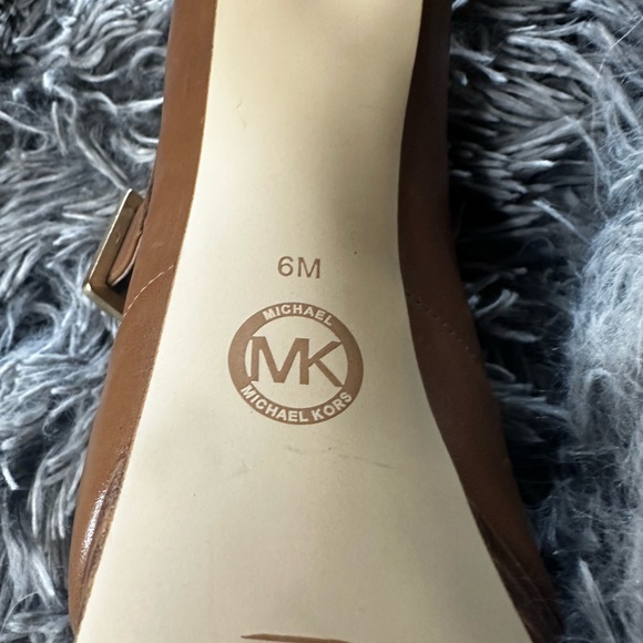 NWT Michael Kors platform heels- Size 6 - Picture 3 of 5